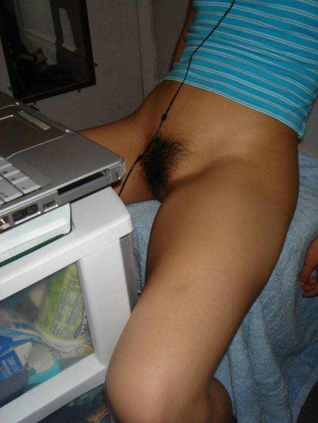 Memek lower kelihatan bulu jembut hitam lebat cewek cantik gak pake celana dalam